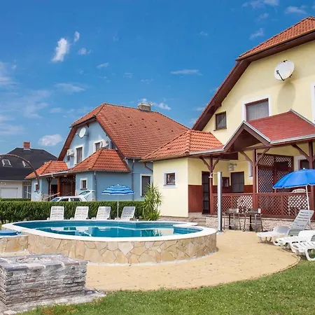In 19511 Feriehus Balatonmáriafürdő